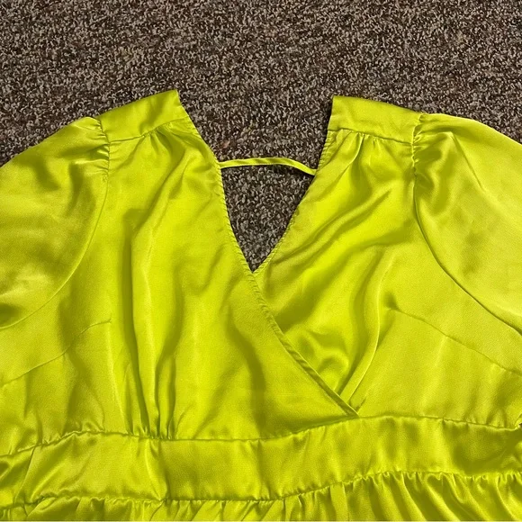 Torrid Vibrant Lime Green Long Sleeve Blouse - Picture 4 of 7